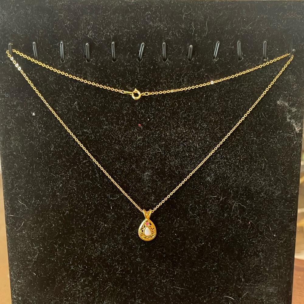 VAN DORAN Gold Tone Ruby & Opal Necklace.